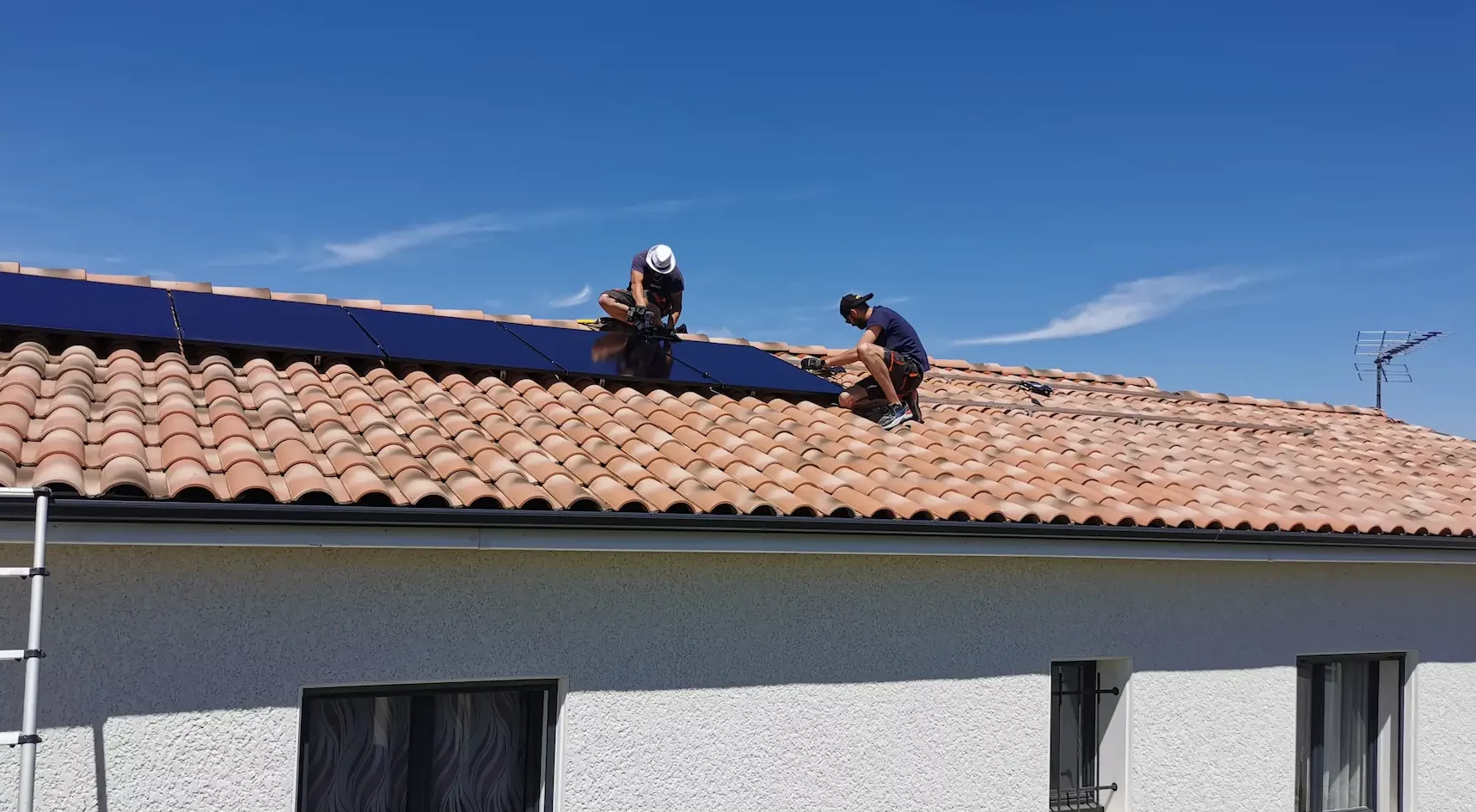 panneaux photovoltaiques prix - Photo de Pierre et Joan, installateurs de panneau solaire et associés chez Solaire Concept